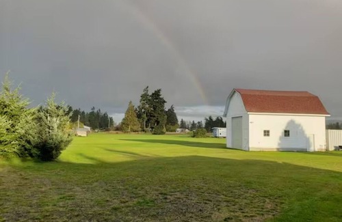 Port Angeles Cottage | Quaint Cottage on Peaceful Pasture: Towne & Country Living Agnew Mountain View 2