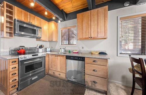 Incline Village Cottage | Quaint Cottage Among the Trees (MRC15)