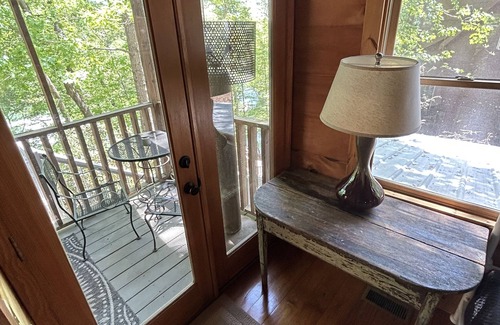 Fair Play Cabin | Quaint, Cozy, and Quiet Cabin on Lake Hartwell w/deep water dock