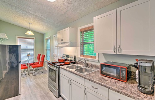 Murfreesboro Cottage | Quaint Downtown Murfreesboro Cottage w/Lush Yard