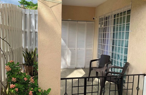 New Kingston Apartment | Quaint Escape - Kingston CitynCentral to main attractions Kgn has to offer!