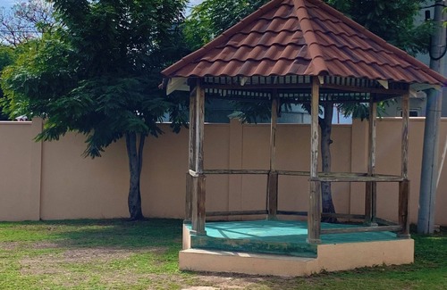 New Kingston Apartment | Quaint Escape - Kingston CitynCentral to main attractions Kgn has to offer!