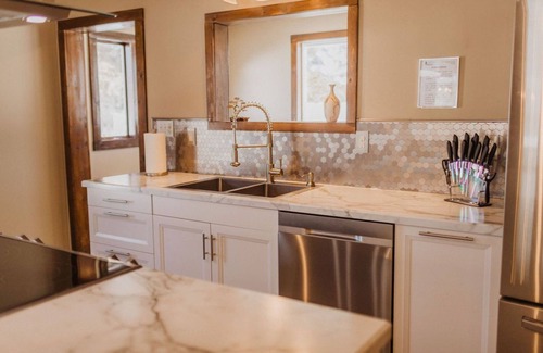Hayward Other | Quaint Farmhouse in the middle of your outdoor fun