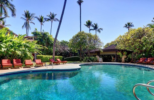 Historic Lahaina Front Street Condo | Quaint Garden Cottage with AC & Shared Pools, Near the Beach: Aina Nalu B106