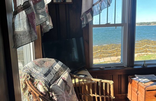 Mid-Coast and Islands Cottage | Quaint Guest Cottage Overlooking Potts Harbor