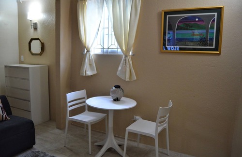 Barbican Apartment | Quaint Guest Flat in Kgn 6, 1bed/1bath