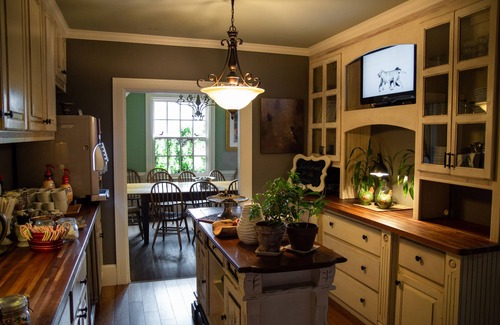 Williamsburg House | Quaint Historic Home walking distance to Historic Williamsburg