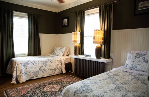 Williamsburg House | Quaint Historic Home walking distance to Historic Williamsburg