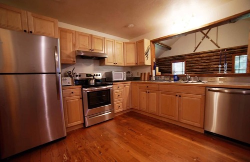 Victor House | Quaint Historic Log Cabin near Victor, Between Grand Targhee and Jackson