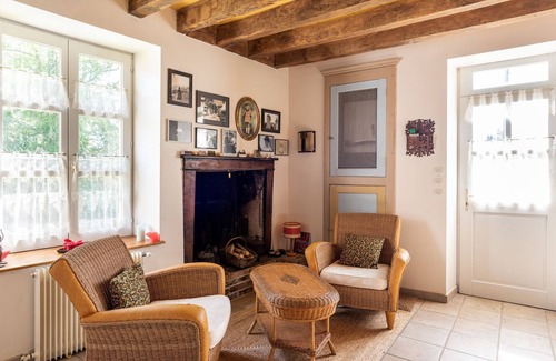 Morogues House | Quaint Holiday home in Morogues with Garden