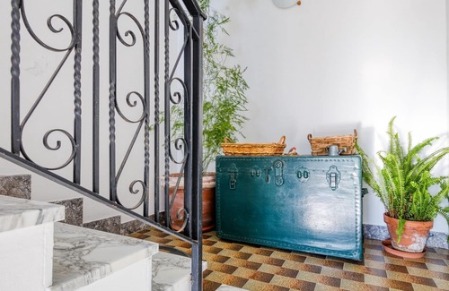 Erli House | Quaint Holiday Home in Erli with Balcony
