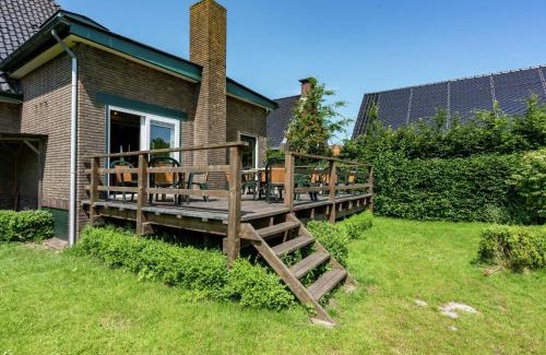 Scherpenzeel House | Quaint Holiday Home in Friesland by the Lake