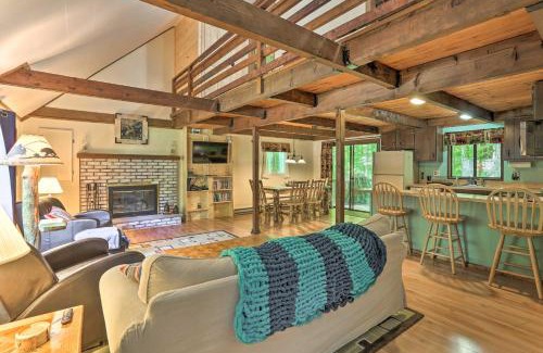Pocono Lake House | Quaint Lake Cottage with Pool and Beach Access!