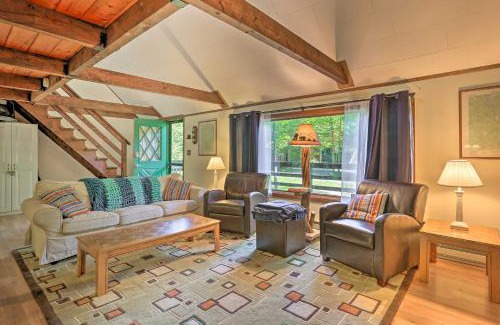 Pocono Lake House | Quaint Lake Cottage with Pool and Beach Access!