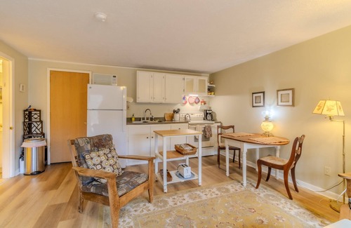 Suttons Bay House | Quaint One Bedroom Perfect for 2