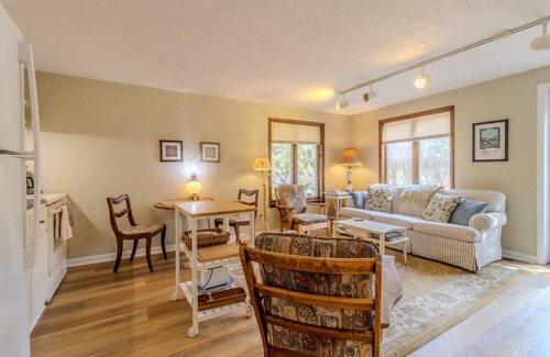 Suttons Bay House | Quaint One Bedroom Perfect for 2