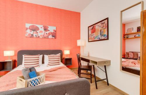 Petrska ctvrt Apartment | Quaint Red Velvet Apartment