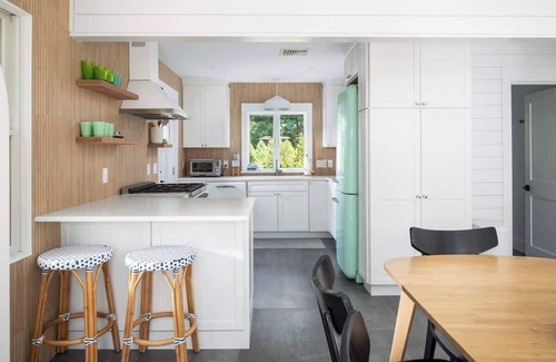 Jamestown Shores House | Quaint Renovated 3BR Getaway
