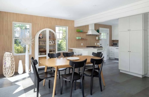 Jamestown Shores House | Quaint Renovated 3BR Getaway