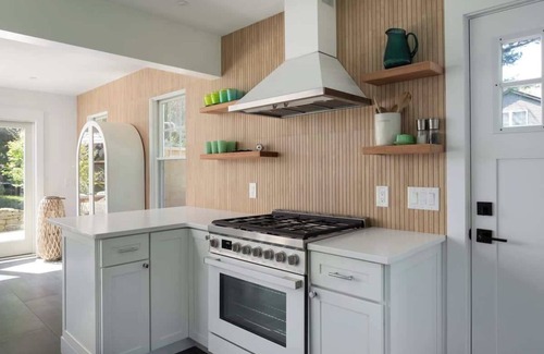 Jamestown Shores House | Quaint Renovated 3BR Getaway