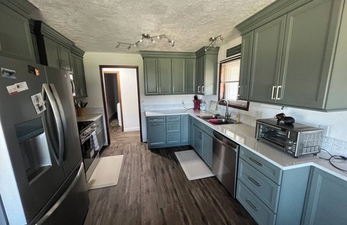Cascade House | Quaint, Rustic Charm Lake house with WiFi in Cascade.