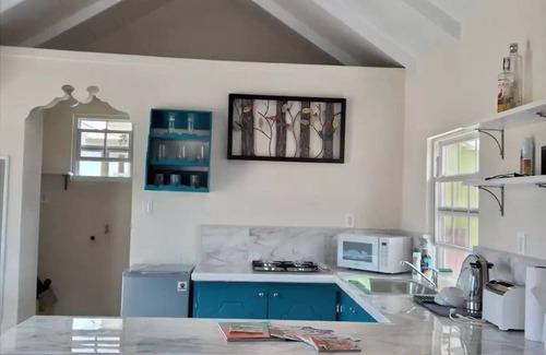 Fitts Village Apartment | Quaint self contained apartment, located 5mins away from the beach.
