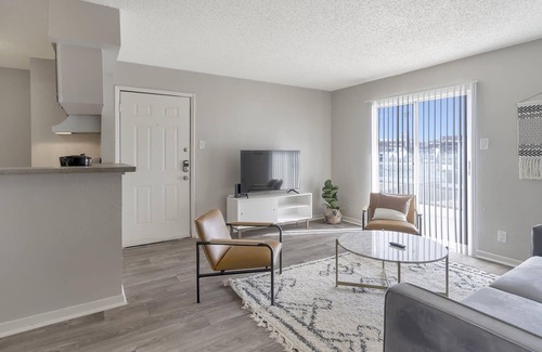 Midland Apartment | Quaint Suite w/ Full Kitchen + Parks Nearby