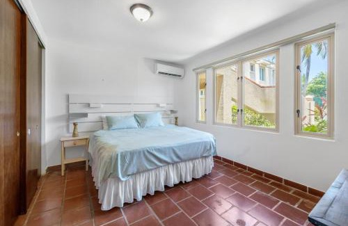 Cerro Gordo Villa | Quaint villa Beach access Elina