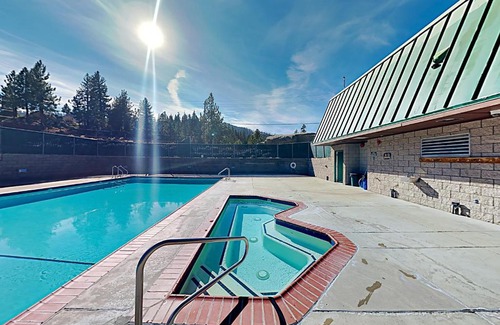 Tahoe Village Hotel | Quaking Aspen Lane C