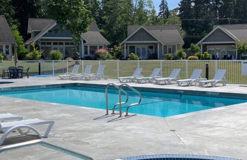 Regional District of Nanaimo House | Qualicum Landing Seaside Escape. Family & Pet friendly