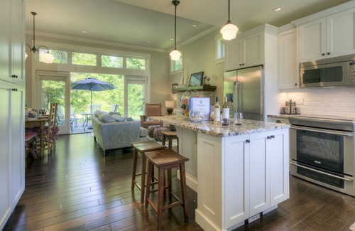 Regional District of Nanaimo House | Qualicum Landing #6 - Cozy Beach Home with Community Pool
