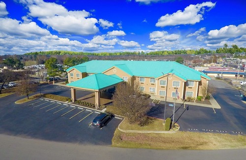 Alma Hotel | Quality Inn and Suites Alma