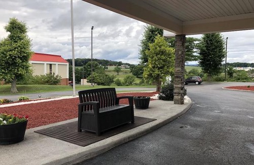 Newbern Hotel | Quality Inn Dublin I-81