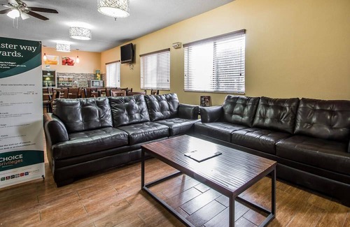 Dubuque Hotel | Quality Inn Dubuque on Hwy 20
