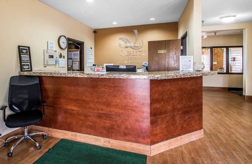 Dubuque Hotel | Quality Inn Dubuque on Hwy 20