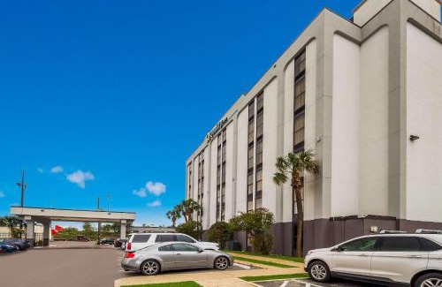 North Shore Hotel | Quality Inn Houston East I-10