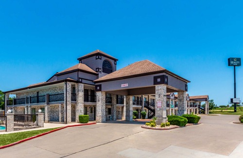 Arena District Hotel | Quality Inn I-10 East Near at&T Center