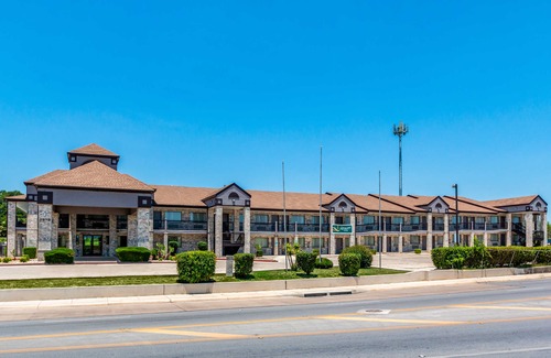 Arena District Hotel | Quality Inn I-10 East Near at&T Center