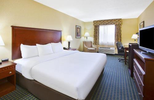 Marshall Hotel | Quality Inn Marshall near I-69