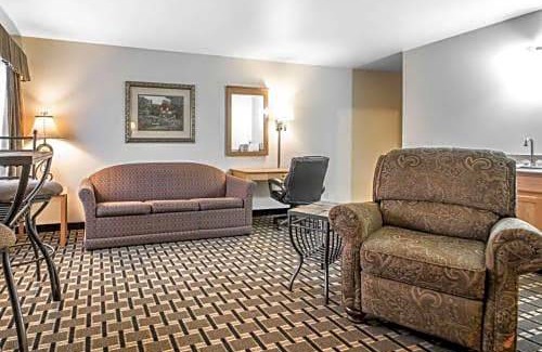 Mauston Hotel | Quality Inn Mauston