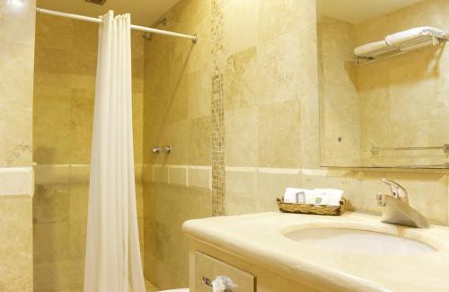 Zona Dorada Hotel | Quality Inn Mazatlan