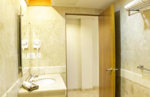 Zona Dorada Hotel | Quality Inn Mazatlan