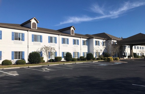 Sneads Ferry Hotel | Quality Inn & Suites Sneads Ferry - North Topsail Beach
