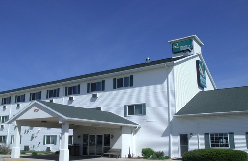 Eldridge Hotel | Quality Inn & Suites Eldridge Davenport North