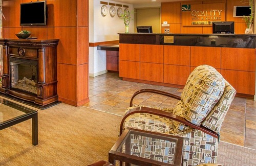 Silver Lake Hotel | Quality Inn & Suites Everett Seattle