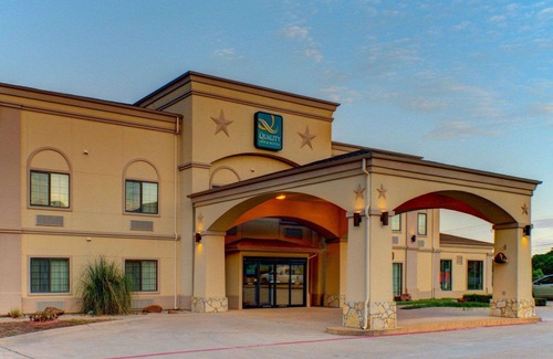 Glen Rose Hotel | Quality Inn & Suites - Glen Rose