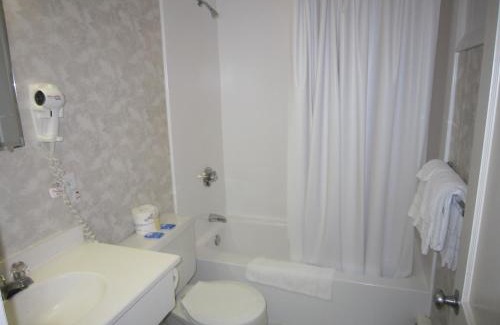 Gorham Hotel | Quality Inn & Suites Gorham Riverside