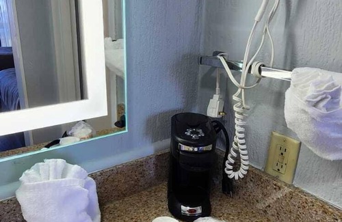 Pensacola Hotel | Quality Inn & Suites Gulf Breeze Bayside near Pensacola Beach