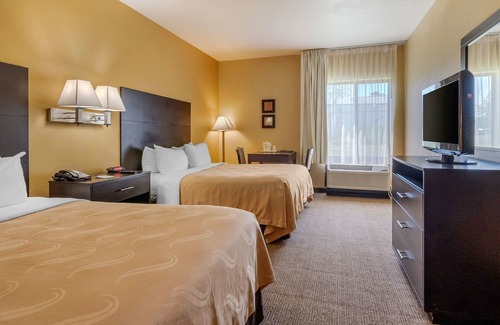 Lenexa Hotel | Quality Inn & Suites Lenexa Kansas City