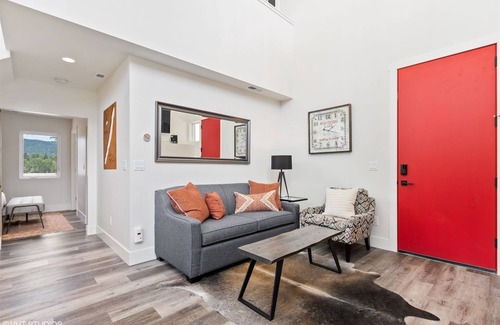 Whitefish House | Quarry A40 - Stunning Pet Friendly 2BD 2BA! Communal Pool, Hot Tub & More!